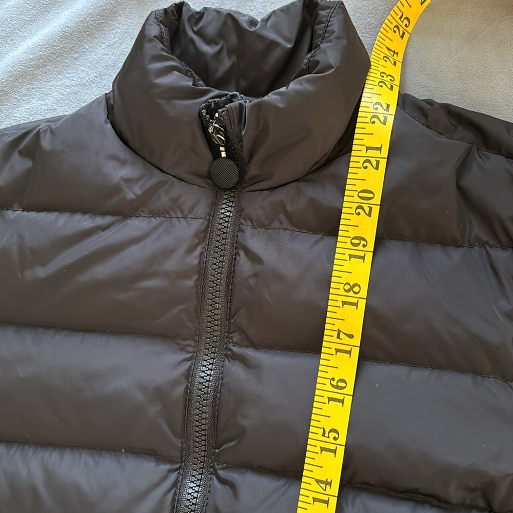 Moncler black short puffer with zip cuffs - Picture 15 of 16